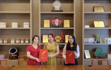 恭喜龍女士呂女士成功加入翌芙萊大家庭，成為翌芙萊美業(yè)傳播天使。