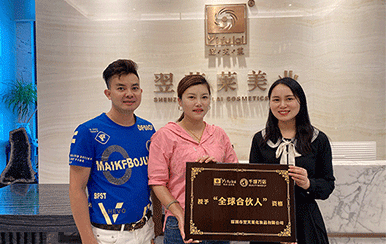 恭喜廣東省湛江市吳女士夫婦成功簽約翌芙萊！